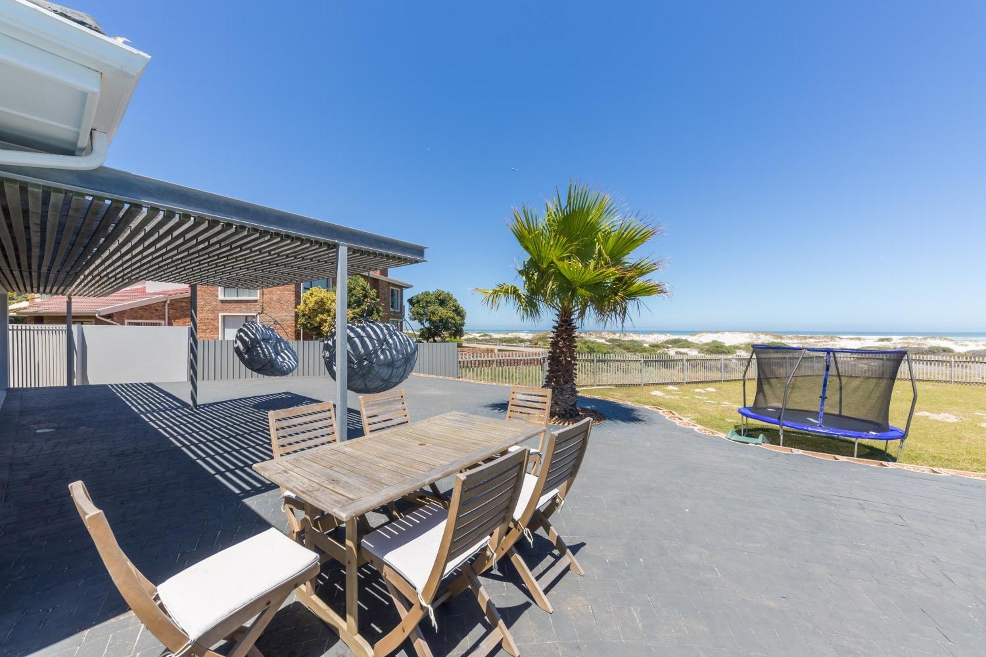 Melkbos Beachfront Pousada